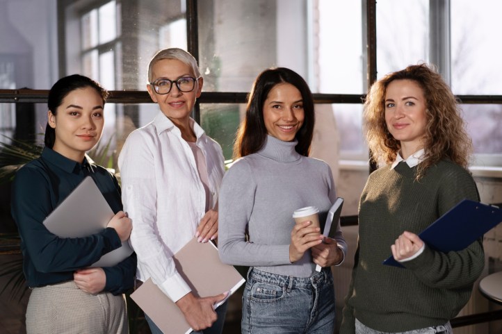 Mujeres: Protagonistas en los Procesos de Transformación