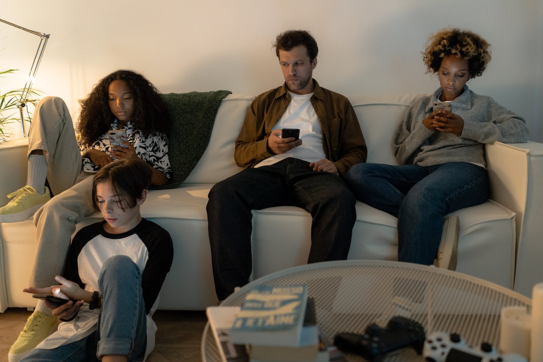 Familias y tecnología: buscando el balance, publicado por Nicawomantech. (Foto pexels.com)