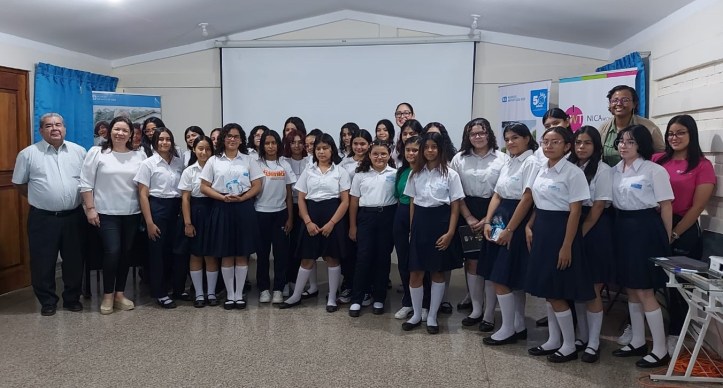 Empoderando para el futuro STEM en el Día de la niñas y mujer en la Ciencia