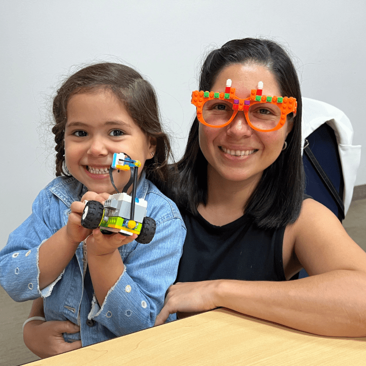 Aprendiendo sobre Tecnología y Robótica con Mamá