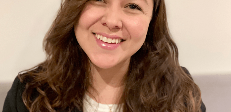 Catalina, fundadora de 101ideas.co, impulsa un movimiento que redefine el trabajo intergeneracional en América Latina. Su iniciativa demuestra que la experiencia y la edad son motores de innovación, productividad y sostenibilidad empresarial.