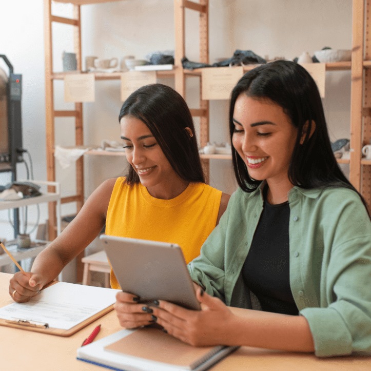 Cerrando brechas digitales: mujeres emprendedoras rurales transforman su futuro con educación tecnológica