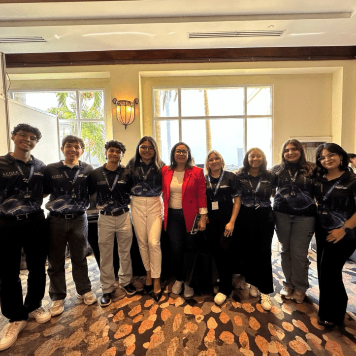 Junto a Nicawomantech durante l aexpo